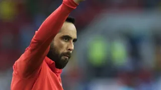 El emotivo mensaje de Claudio Bravo a gendarme que creó escuela gratuita para arqueros