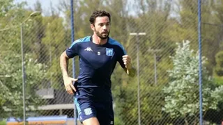 Eugenio Mena renovará contrato con Racing de Avellaneda