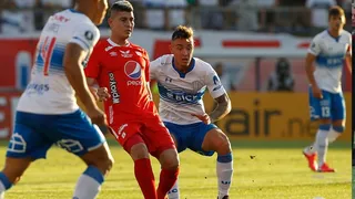Los rivales de la UC en Copa Libertadores no la pasan bien de cara al retorno del certamen