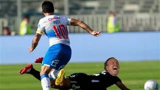 Se sumaron a la tendencia: Universidad Católica despidió el mes con meme de Julio Iglesias