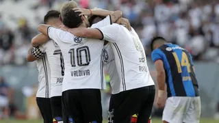 Colo Colo volvió a los festejos con victoria sobre Huachipato en el Monumental