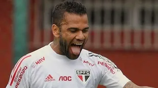 Dani Alves sufrió robo de su vehículo en Sao Paulo