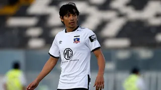Matías Fernández y Claudio Bravo volcaron su experiencia con charlas en el Fútbol Joven de Colo Colo