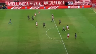 Williams Alarcón asistió a Leandro Garate en empate de Huracán ante Argentinos