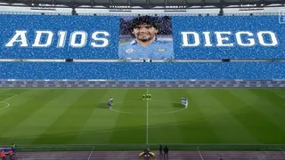 Estremecedor: Partido entre Lazio y Udinese se detuvo en el minuto 10 para aplaudir a Maradona