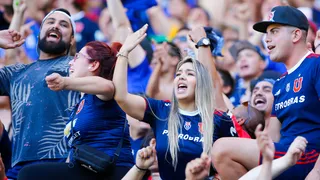 Hinchas de la U sufrieron caótico ingreso en duelo con S. Morning: Debió actuar Carabineros