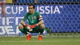 Una infección hace casi imposible la recuperación de Claudio Bravo antes de Copa América