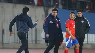 Deportista olímpico las hizo todas por tener una foto con algún jugador de la Roja