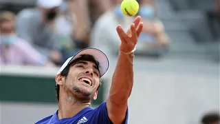 Cristian Garin se mide ante Daniil Medvedev en los octavos de Roland Garros