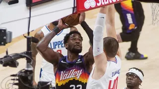 Phoenix Suns aumentó ventaja ante Los Clippers en las Finales del Oeste con clavada de Ayton en el último segundo