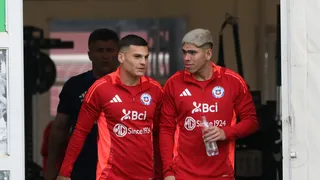 Acusan intromisión de Blanco y Negro en salida de jugadores de la Selección Chilena