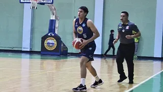 Puerto Varas afianzó su liderato en la Liga Nacional con triunfo ante Puerto Montt