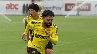 La intensa práctica de Flamengo con Vidal y Pulgar como protagonistas