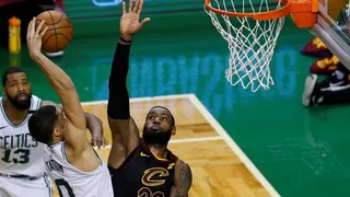 La desafiante clavada de Jayson Tatum frente a LeBron James en las finales del Este