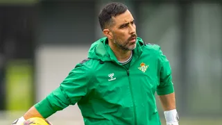 [VIDEO] El afectuoso retorno que tuvo Claudio Bravo a los entrenamientos en Real Betis