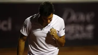 ¡Heroica victoria! Garin venció a Davidovich y a sus problemas físicos y avanzó en Santiago