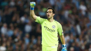 Claudio Bravo fue protagonista en la agónica victoria de Manchester City sobre Bristol