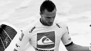 Leyenda del surf falleció tras recibir puñetazo afuera de un bar