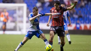 Un Necaxa repleto de chilenos igualó sobre la hora ante Puebla con un golazo
