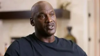 ¿Será alcoholismo? Medio español especuló con el color amarillo de los ojos de Michael Jordan