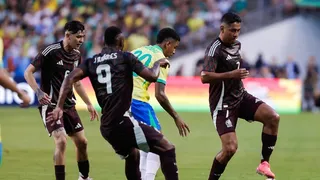 Brasil necesitó de sus máximas figuras para imponerse a México