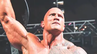 “La Roca” adquirió la liga de fútbol americano XFL que pertenecía a Vince McMahon