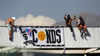 Hinchas de Colo Colo obligaron a interrumpir por minutos el partido con Cobresal