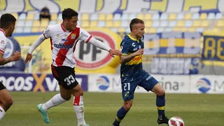 Everton y Curicó Unido igualaron en friccionado partido en Sausalito