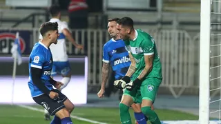 Castellón tapó un penal de Zampedri y fue héroe en el triunfo de Huachipato sobre la UC