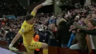 “Dibu” Martínez tuvo su dulce revancha tras fallo ante Manchester United