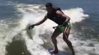 Mauricio Pinilla mostró sus dotes para el esquí náutico