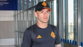 Charles Aránguiz viajó con el plantel de Inter para choque ante Nacional