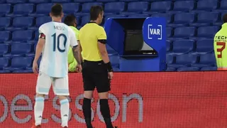 Los duras recriminaciones de Messi al árbitro del Argentina-Paraguay