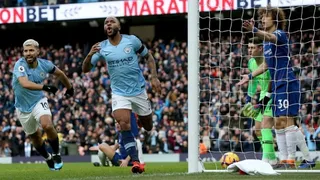 Manchester City humilló a Chelsea y se mantuvo firme en la lucha por el título