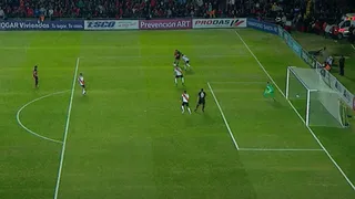 ¿Estaba habilitado? “Wanchope” Abila marcó el único tanto en la victoria de Colón ante River