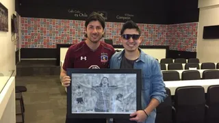 ¡Hecho a mano! El dibujo sorpresa que recibió Jaime “Pajarito” Valdés en el Monumental