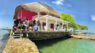 Arturo Vidal cerró en Isla Rosa sus extendidas vacaciones junto a amigos