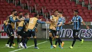Dos defensores de Gremio dieron positivo a horas del partido con Universidad Católica