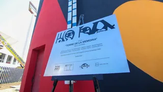 Alejandro “Mono” González presentó mural que pintó en el silo del Estadio Nacional