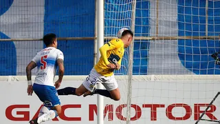 Rodrigo Echeverría arremetió de cabeza y amplió la ventaja de Everton sobre Universidad Católica