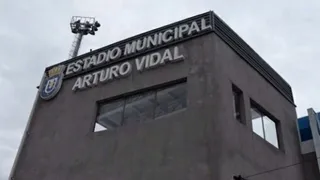 Estadio “Arturo Vidal” conservará su nombre: Se descartó el cambio pese a conflictos con Rodelindo Román