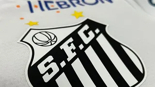 Santos bordará una corona en su uniforme en homenaje a Pelé