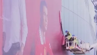 Manchester United quitó mural gigante de Cristiano Ronaldo en Old Trafford