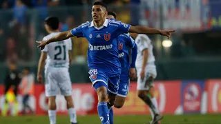 ¡Golazo! Israel Poblete sacó un derechazo inatajable para aumentar la ventaja de la U