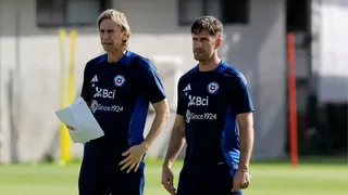 A reordenar la lista: Se oficializó la baja de dos importantes figuras de la Roja de Ricardo Gareca