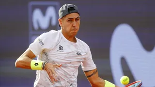 Tabilo dejó en el camino a Darderi y quedó entre los cuatro mejores del Chile Open