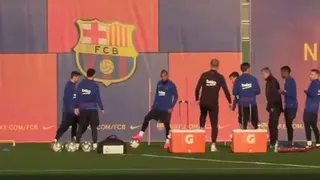 Arturo Vidal le metió un tremendo túnel a Antoine Griezmann en la práctica de Barcelona