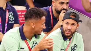 Un animado Neymar acompañó a la selección brasileña en el duelo ante Camerún en Lusail