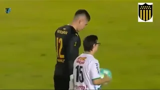 El bello gesto del arquero de Peñarol con hincha con síndrome de Down de Plaza Colonia