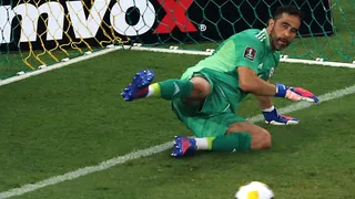 “Tienes ganas de retirarme”: Bravo reaccionó a publicación sobre el recambio en la Roja